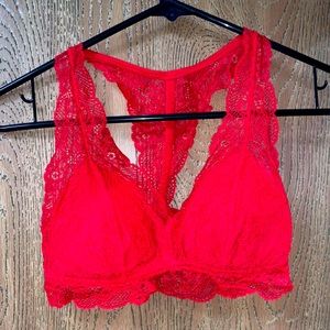 RED LACE BRALETTE 🤍
